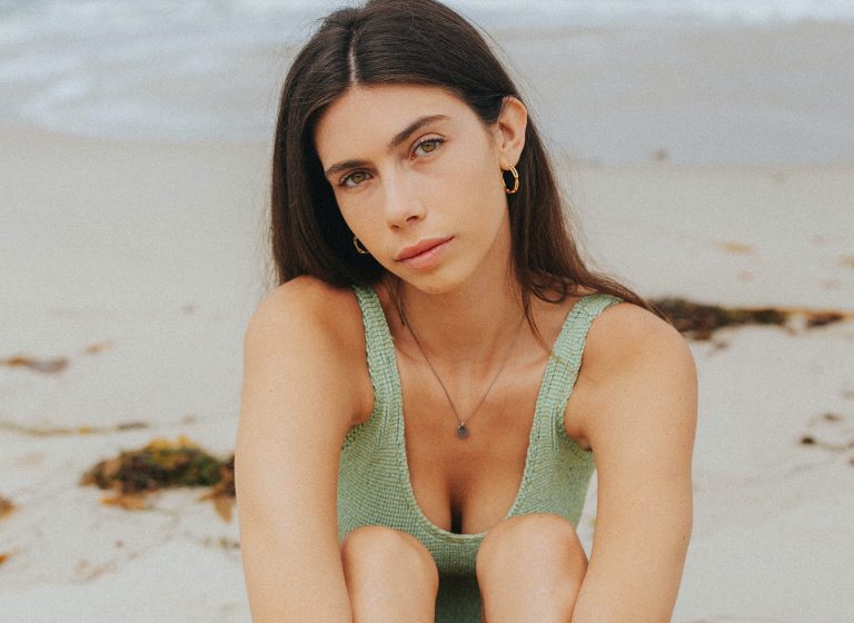 move invites the world outdoors